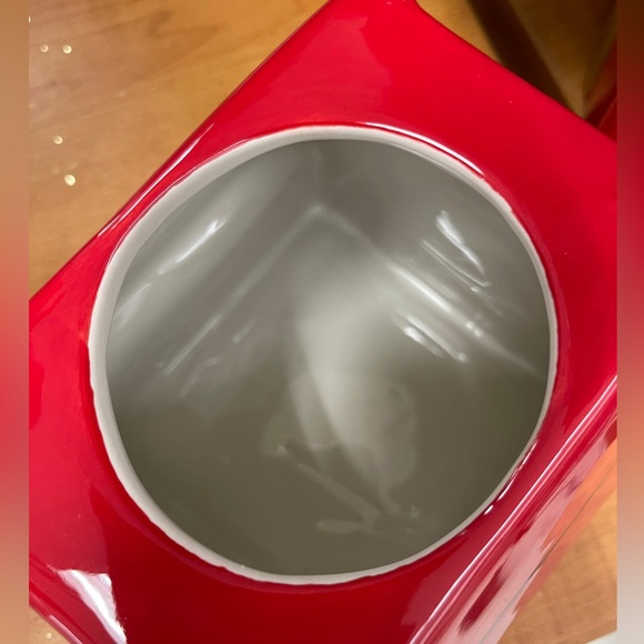 Christmas Snoopy & Woodstock Peanuts Red Doghouse Rae Dunn Cookie Jar NWT - Picture 9 of 10